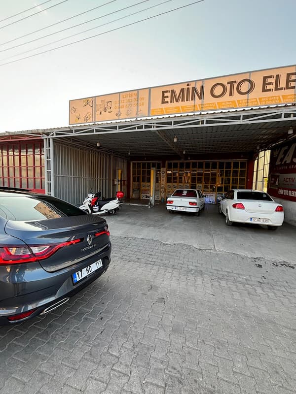 Emin Oto Elektrik dükkanı